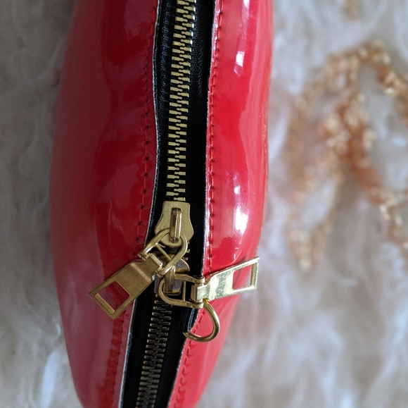 NWOT Red Lips Crossbody Clutch Purse - Picture 5 of 10